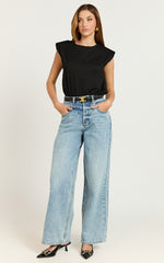 Amalie The Label - Herrera Low Rise Wide Leg Denim Jeans in Mid Blue Wash